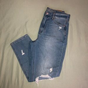 American Eagle Distressed Mom Jean Size 8